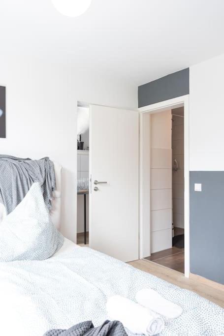 - Cozy Apartment In The Heart Of Duisburg With New York Design & Betten & Sofa - 5 Mins Central Station Hbf - Big Tv & Wifi -- ภายนอก รูปภาพ