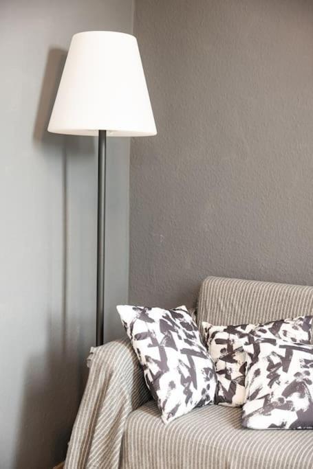 - Cozy Apartment In The Heart Of Duisburg With New York Design & Betten & Sofa - 5 Mins Central Station Hbf - Big Tv & Wifi -- ภายนอก รูปภาพ