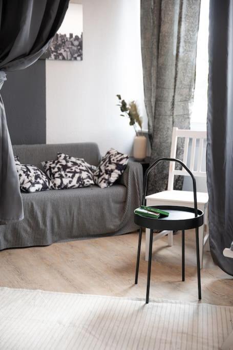 - Cozy Apartment In The Heart Of Duisburg With New York Design & Betten & Sofa - 5 Mins Central Station Hbf - Big Tv & Wifi -- ภายนอก รูปภาพ
