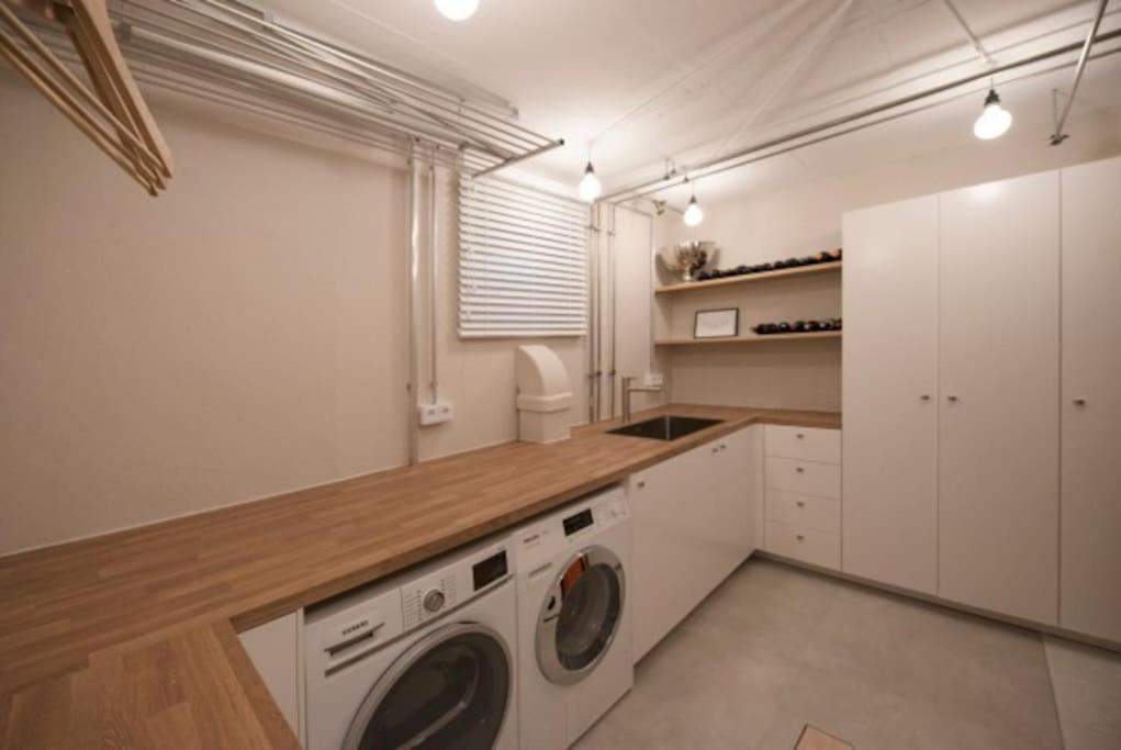 - Cozy Apartment In The Heart Of Duisburg With New York Design & Betten & Sofa - 5 Mins Central Station Hbf - Big Tv & Wifi -- ภายนอก รูปภาพ