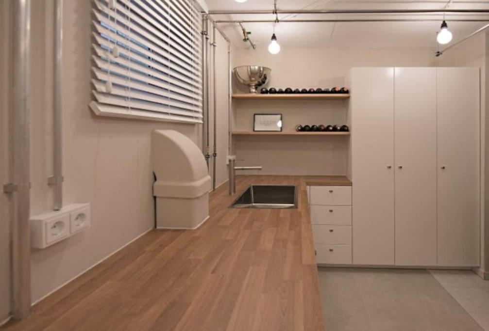- Cozy Apartment In The Heart Of Duisburg With New York Design & Betten & Sofa - 5 Mins Central Station Hbf - Big Tv & Wifi -- ภายนอก รูปภาพ