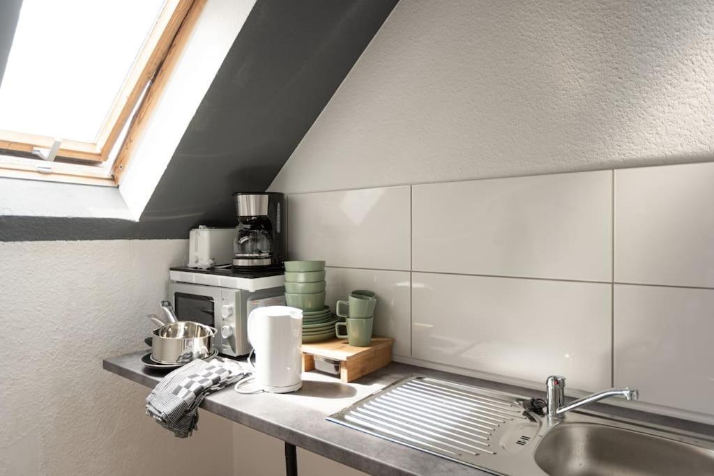 - Cozy Apartment In The Heart Of Duisburg With New York Design & Betten & Sofa - 5 Mins Central Station Hbf - Big Tv & Wifi -- ภายนอก รูปภาพ