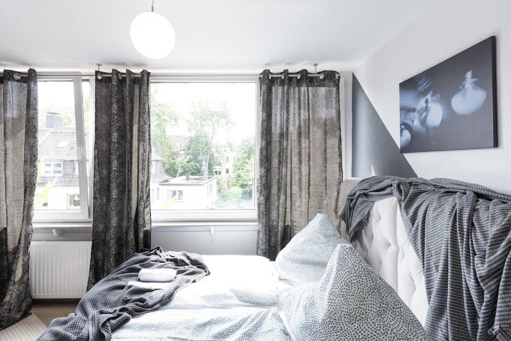 - Cozy Apartment In The Heart Of Duisburg With New York Design & Betten & Sofa - 5 Mins Central Station Hbf - Big Tv & Wifi -- ภายนอก รูปภาพ